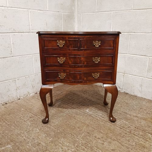 fig 1. A PAIR OF MAHOGANY SERPENTINE FRONTED BEDSIDE CHESTS C1920