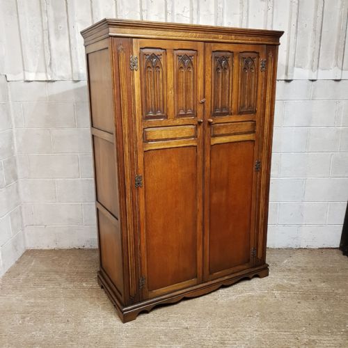 AN ANTIQUE OAK DOUBLE WARDROBE C1920 - ADDITIONAL PHOTO 1