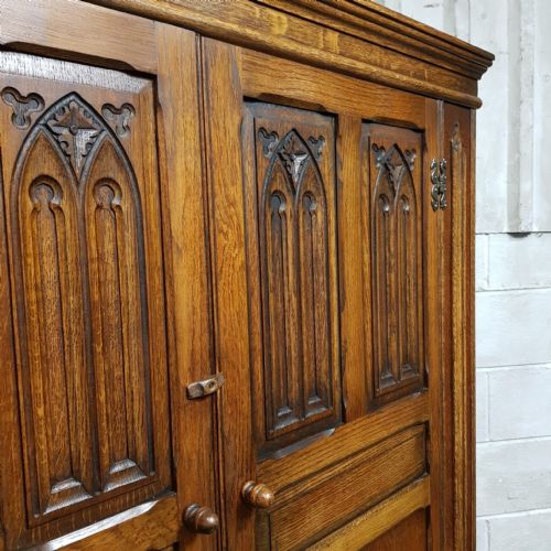 AN ANTIQUE OAK DOUBLE WARDROBE C1920 - ADDITIONAL PHOTO 2