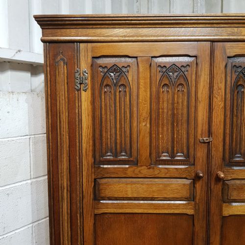 AN ANTIQUE OAK DOUBLE WARDROBE C1920 - ADDITIONAL PHOTO 3