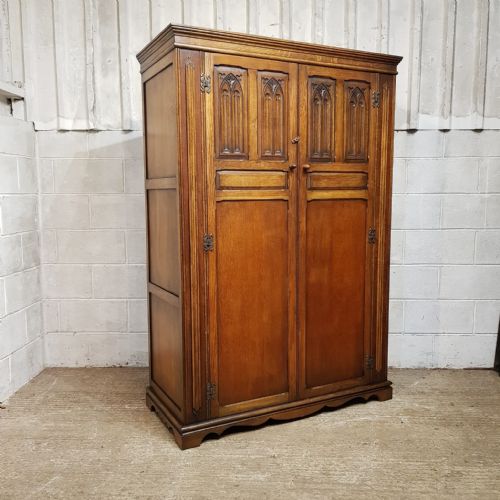 AN ANTIQUE OAK DOUBLE WARDROBE C1920 - ADDITIONAL PHOTO 4