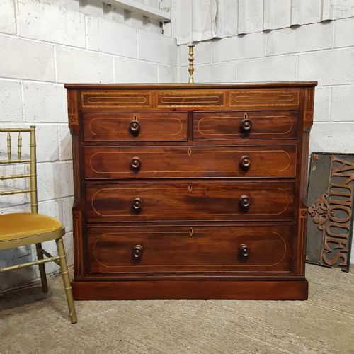 A VICTORIAN 4 HEIGHT CHEST OF DRAWERS C1860