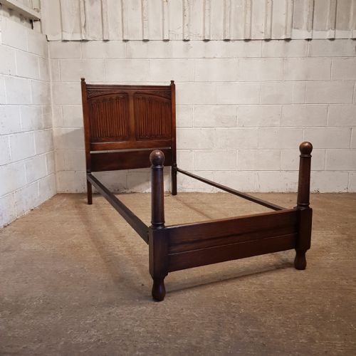 fig 1. A PAIR OF OAK SINGLE BEDS C1920