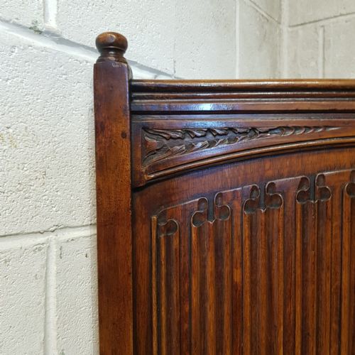 fig 2. A PAIR OF OAK SINGLE BEDS C1920