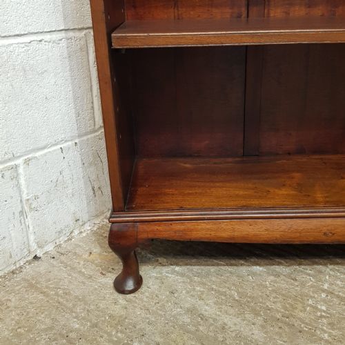 AN EDWARDIAN MAHOGANY OPEN BOOKCASE C1910 - ADDITIONAL PHOTO 1