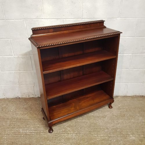 AN EDWARDIAN MAHOGANY OPEN BOOKCASE C1910 - ADDITIONAL PHOTO 3