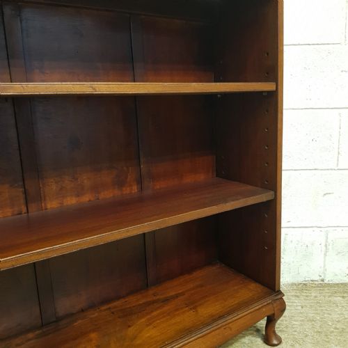 AN EDWARDIAN MAHOGANY OPEN BOOKCASE C1910 - ADDITIONAL PHOTO 6