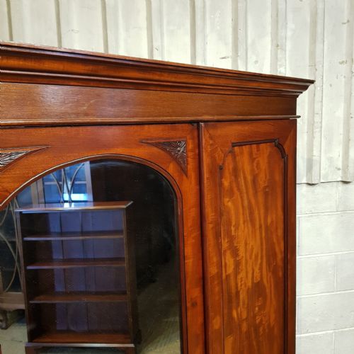 fig 2. A VICTORIAN MAHOGANY TRIPLE WARDROBE C1870