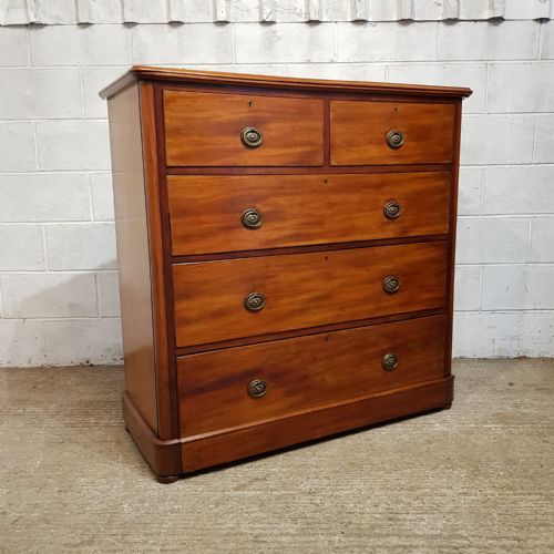 fig 1. A VICTORIAN MAHOGANY 4 HEIGHT CHEST OF DRAWERS C1890
