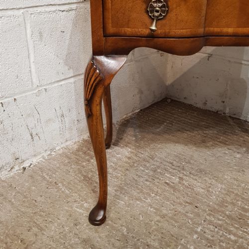 A SMALL BURR WALNUT EDWARDIAN SERPENTINE FRONTED SIDE TABLE C1900 - ADDITIONAL PHOTO 1