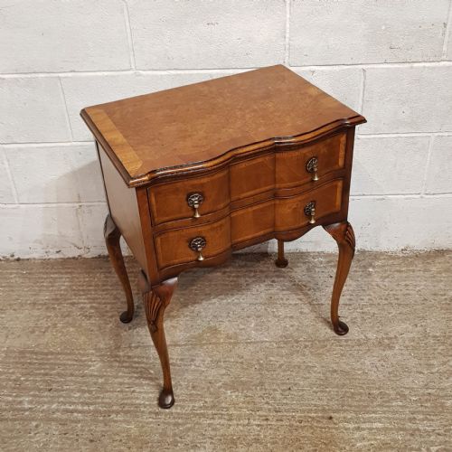 A SMALL BURR WALNUT EDWARDIAN SERPENTINE FRONTED SIDE TABLE C1900 - ADDITIONAL PHOTO 2