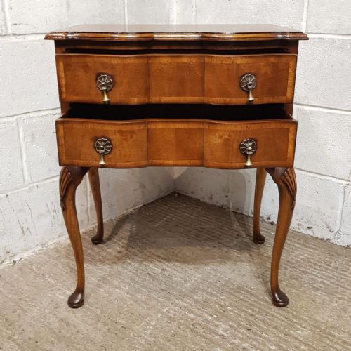 A SMALL BURR WALNUT EDWARDIAN SERPENTINE FRONTED SIDE TABLE C1900 - ADDITIONAL PHOTO 3