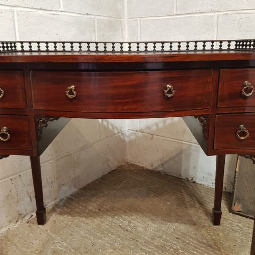 AN EDWARDIAN SERPENTINE FRONTED MAHOGANY WRITING TABLE C1900 - ADDITIONAL PHOTO 4