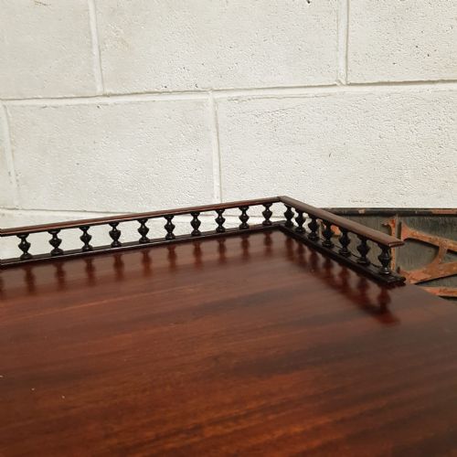 AN EDWARDIAN SERPENTINE FRONTED MAHOGANY WRITING TABLE C1900 - ADDITIONAL PHOTO 8