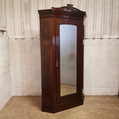 A LATE VICTORIAN MAHOGANY CORNER WARDROBE C1890 - ADDITIONAL PHOTO 2