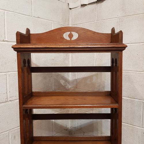 AN ARTS AND CRAFTS OPEN OAK BOOKCASE C1900 - ADDITIONAL PHOTO 1