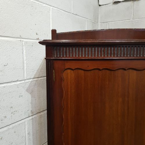 AN EDWARDIAN BOW FRONTED CUPBOARD IN MAHOGANY C1900 - ADDITIONAL PHOTO 1