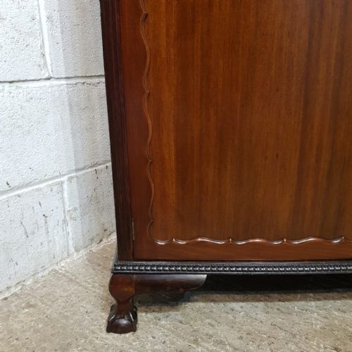 AN EDWARDIAN BOW FRONTED CUPBOARD IN MAHOGANY C1900 - ADDITIONAL PHOTO 5