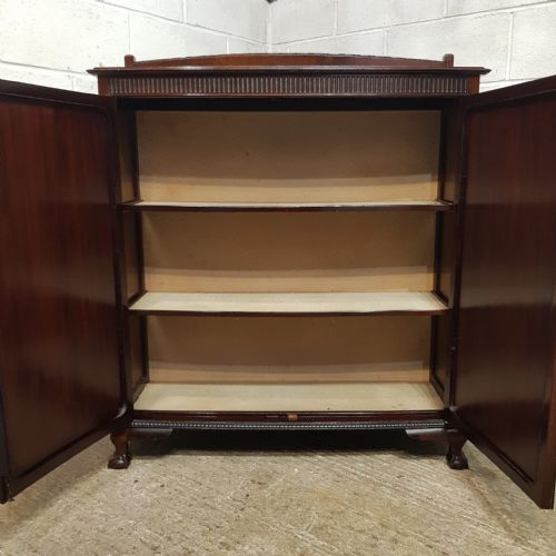 AN EDWARDIAN BOW FRONTED CUPBOARD IN MAHOGANY C1900 - ADDITIONAL PHOTO 6