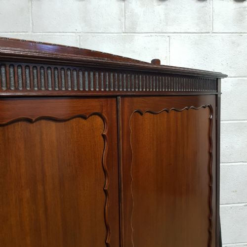 AN EDWARDIAN BOW FRONTED CUPBOARD IN MAHOGANY C1900 - ADDITIONAL PHOTO 8