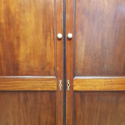 A GEORGE 3RD MAHOGANY DOUBLE WARDROBE C1810 - ADDITIONAL PHOTO 1