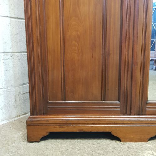 A LATE VICTORIAN MAHOGANY TRIPLE WARDROBE C1890 - ADDITIONAL PHOTO 1