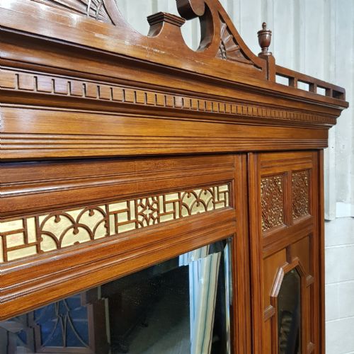 A LATE VICTORIAN MAHOGANY TRIPLE WARDROBE C1890 - ADDITIONAL PHOTO 2