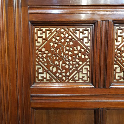 A LATE VICTORIAN MAHOGANY TRIPLE WARDROBE C1890 - ADDITIONAL PHOTO 4