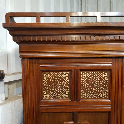 A LATE VICTORIAN MAHOGANY TRIPLE WARDROBE C1890 - ADDITIONAL PHOTO 7