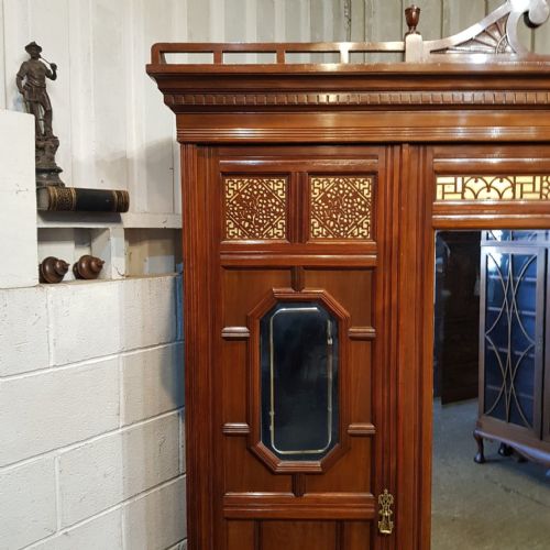 A LATE VICTORIAN MAHOGANY TRIPLE WARDROBE C1890 - ADDITIONAL PHOTO 8