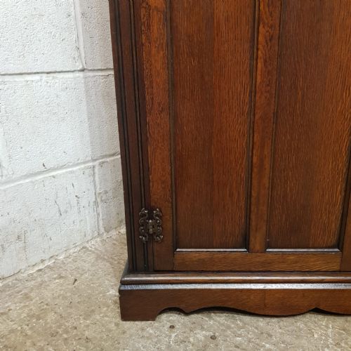 A SMALL OAK WARDROBE C1920 - ADDITIONAL PHOTO 1