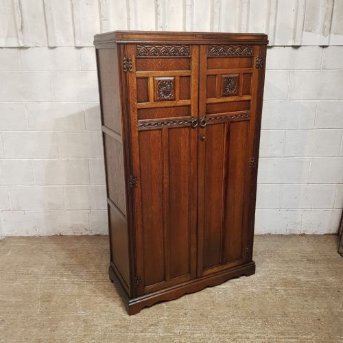 A SMALL OAK WARDROBE C1920 - ADDITIONAL PHOTO 2