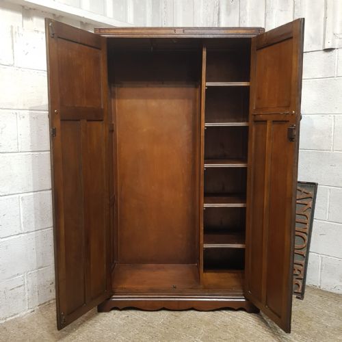 A SMALL OAK WARDROBE C1920 - ADDITIONAL PHOTO 4