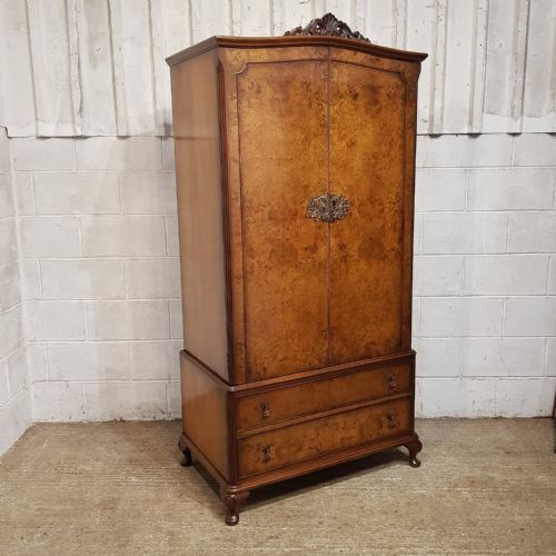 A GENTLEMAN'S BURR WALNUT FITTED WARDROBE C1920 - ADDITIONAL PHOTO 1