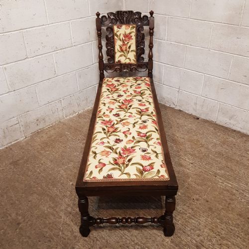 A VICTORIAN CARVED OAK DAYBED C1880 - ADDITIONAL PHOTO 1