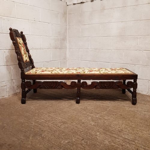 A VICTORIAN CARVED OAK DAYBED C1880 - ADDITIONAL PHOTO 2