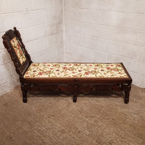 A VICTORIAN CARVED OAK DAYBED C1880 - ADDITIONAL PHOTO 3