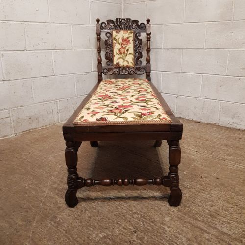 A VICTORIAN CARVED OAK DAYBED C1880 - ADDITIONAL PHOTO 4