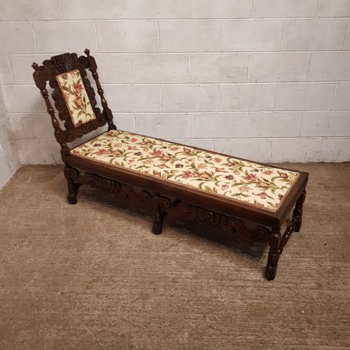 A VICTORIAN CARVED OAK DAYBED C1880 - ADDITIONAL PHOTO 5