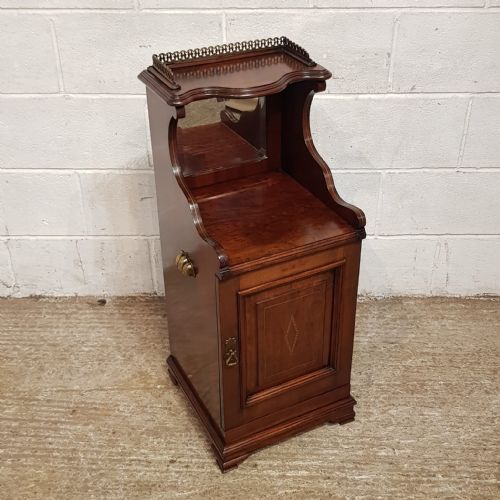A LATE VICTORIAN MAHOGANY BEDSIDE CABINET C1900 - ADDITIONAL PHOTO 1