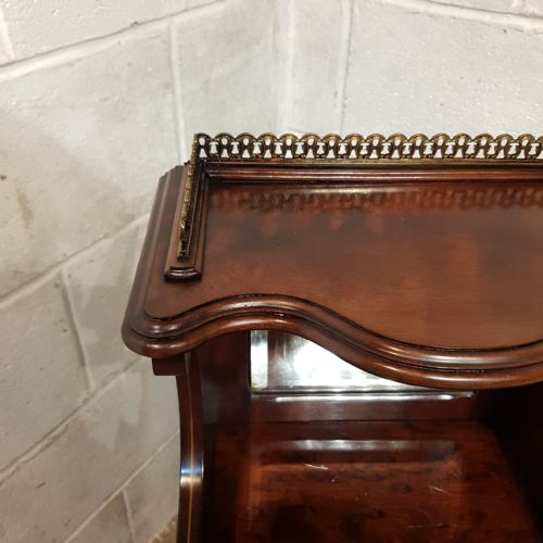 A LATE VICTORIAN MAHOGANY BEDSIDE CABINET C1900 - ADDITIONAL PHOTO 2