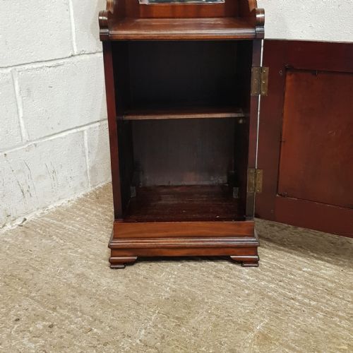 A LATE VICTORIAN MAHOGANY BEDSIDE CABINET C1900 - ADDITIONAL PHOTO 5