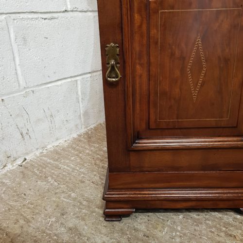 A LATE VICTORIAN MAHOGANY BEDSIDE CABINET C1900 - ADDITIONAL PHOTO 7