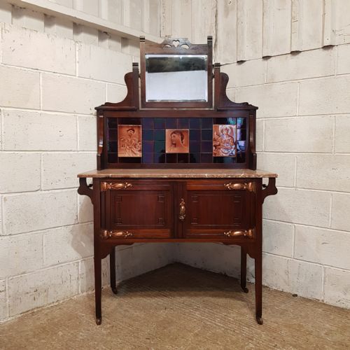 A MAHOGANY ART NOUVEAU WASH STAND C1900