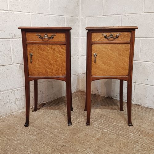 A PAIR OF FRENCH MAHOGANY AND BURR WALNUT BEDSIDE CABINETS C1920