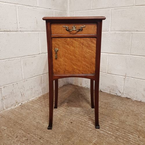 A PAIR OF FRENCH MAHOGANY AND BURR WALNUT BEDSIDE CABINETS C1920 - ADDITIONAL PHOTO 2