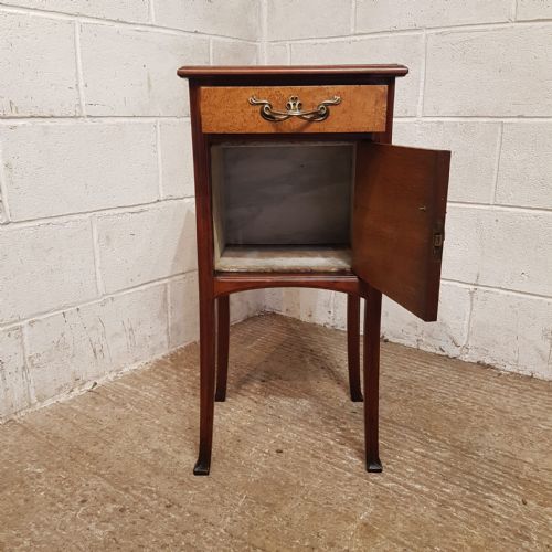 A PAIR OF FRENCH MAHOGANY AND BURR WALNUT BEDSIDE CABINETS C1920 - ADDITIONAL PHOTO 3