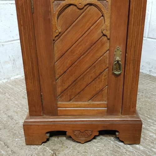 fig 1. A PAIR OF EDWARDIAN MAHOGANY BEDSIDE CABINETS C1900