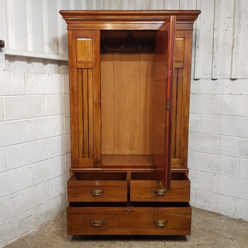 AN EDWARDIAN SINGLE WARDROBE IN WALNUT C1900 - ADDITIONAL PHOTO 1