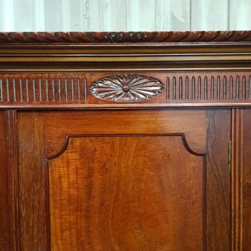 AN EDWARDIAN MAHOGANY CHIPPENDALE REVIVAL TRIPLE WARDROBE C1900 - ADDITIONAL PHOTO 3